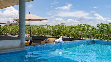 2 outdoor pools, pool umbrellas, pool loungers