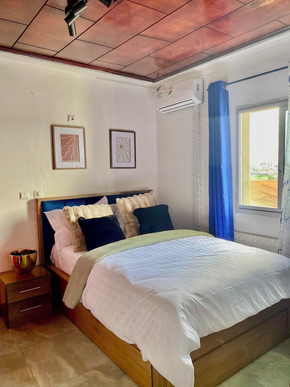 3 chambres, fer et planche à repasser, Wi-Fi, draps fournis