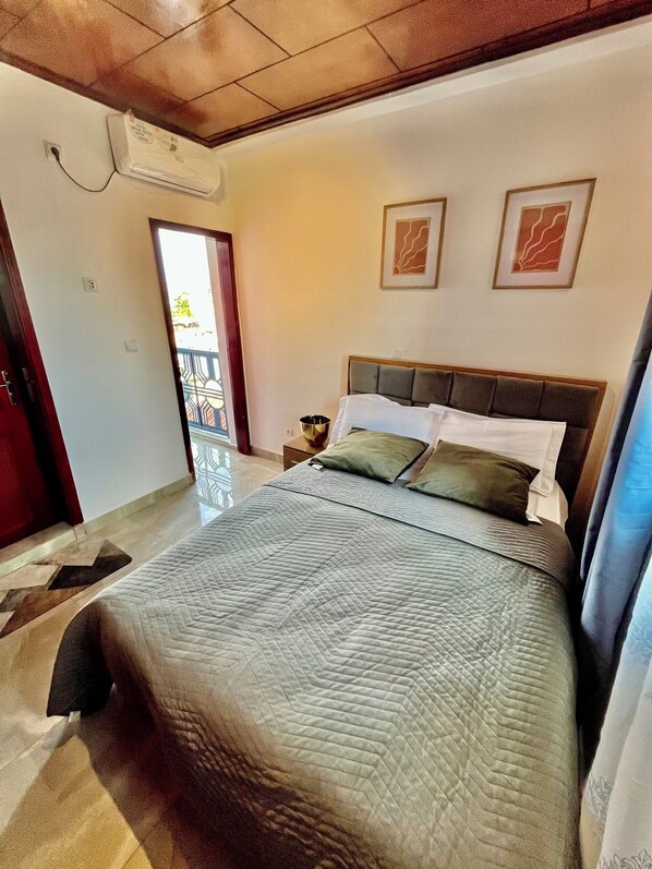 3 chambres, fer et planche à repasser, Wi-Fi, draps fournis