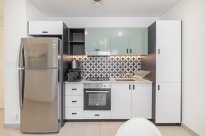 Fridge, microwave, oven, stovetop