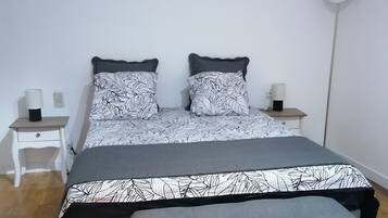 4 chambres, fer et planche Ă repasser, lit parapluie, draps fournis