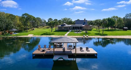 21-Acre Lakefront Paradise: Heated Pool, Private Beach, Animals, Fishing-Boating