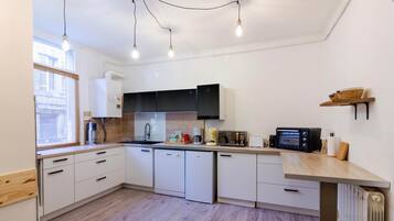 Fridge, microwave, oven, dishwasher