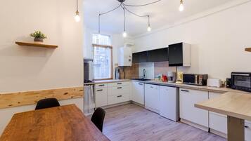 Refrigerador, microondas, horno, lavavajillas