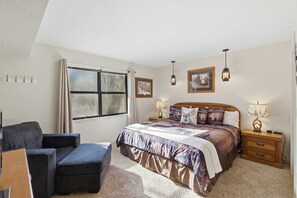 2 chambres, fer et planche à repasser, lit parapluie, Wi-Fi