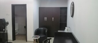 Five star room in a Mansion, 24hr power 