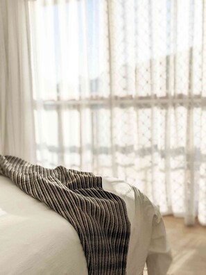 2 bedrooms, desk, iron/ironing board, WiFi