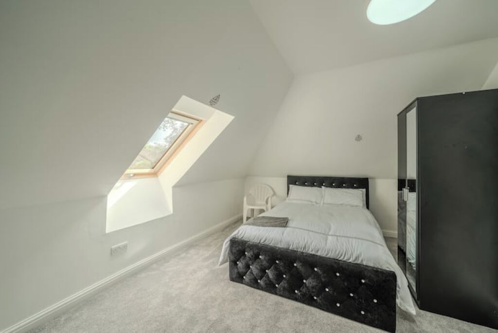 4 bedrooms, WiFi, bed sheets