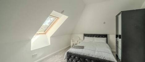 4 bedrooms, WiFi, bed sheets