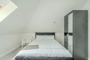 4 bedrooms, WiFi, bed sheets