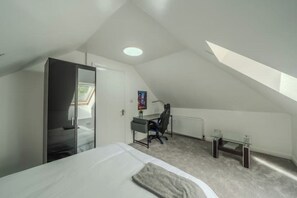 4 bedrooms, WiFi, bed sheets