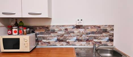 Fridge, microwave, stovetop, cookware/dishes/utensils