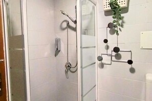 Shower, hair dryer, towels, soap - Pavarotti Home (Venezia)