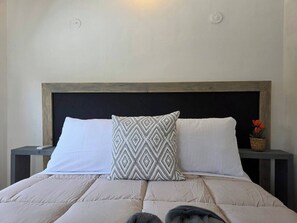 2 bedrooms, iron/ironing board, WiFi