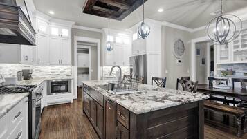 Micro-ondes, four, plaque de cuisson