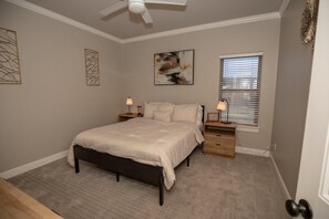 5 bedrooms, iron/ironing board, WiFi