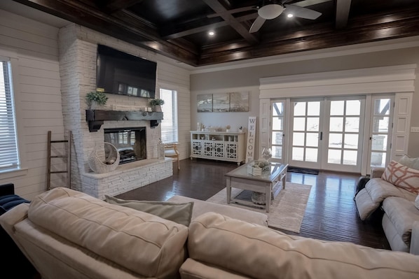 TV, fireplace