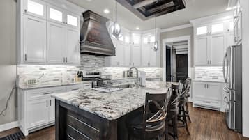 Micro-ondes, four, plaque de cuisson