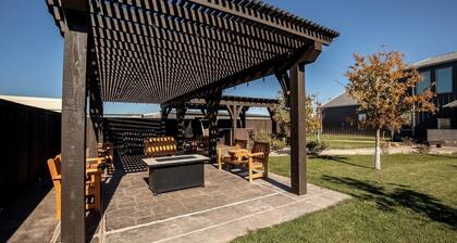 This spacious retreat features 5 bedrooms, 2 futons, and 2 reclinable couches