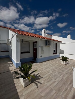 Exterior - Holiday Home 'Dos Avós' with Private Pool, Wi-Fi and Air Conditioning (Santa Eulália)