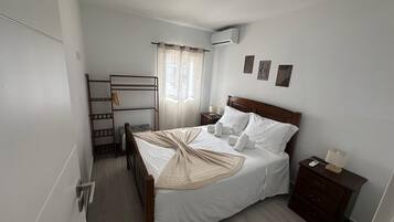 3 chambres, fer et planche à repasser, Wi-Fi, draps fournis