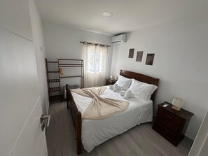 3 bedrooms, iron/ironing board, WiFi, bed sheets - Holiday Home 'Dos Avós' with Private Pool, Wi-Fi and Air Conditioning (Santa Eulália)