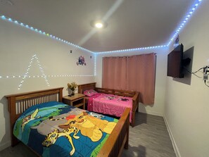 3 bedrooms, in-room safe, free WiFi, bed sheets
