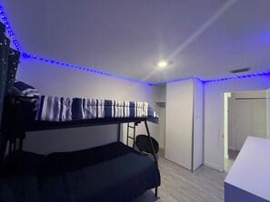 3 Schlafzimmer, Zimmersafe, kostenloses WLAN, Bettwäsche