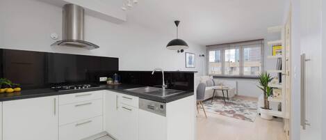 Réfrigérateur, four, plaque de cuisson, lave-vaisselle