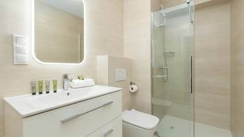 Dusche, Haartrockner, Handtücher