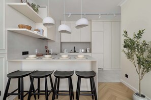 Fridge, microwave, oven, stovetop - Prandoty 10C Cracow | Prestige Apartment | Balcony | Parking | Old Town (Kraków)