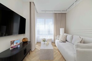 TV, offices - Prandoty 10C Cracow | Prestige Apartment | Balcony | Parking | Old Town (Kraków)