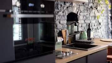 Geladeira, micro-ondas, fogĂŁo, cooktop