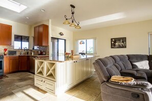 Micro-ondes, four, plaque de cuisson, lave-vaisselle