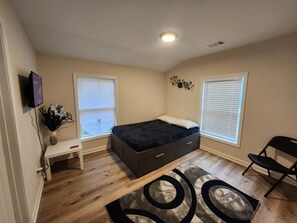 4 bedrooms, desk, iron/ironing board, free WiFi