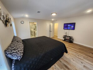 4 bedrooms, desk, iron/ironing board, free WiFi