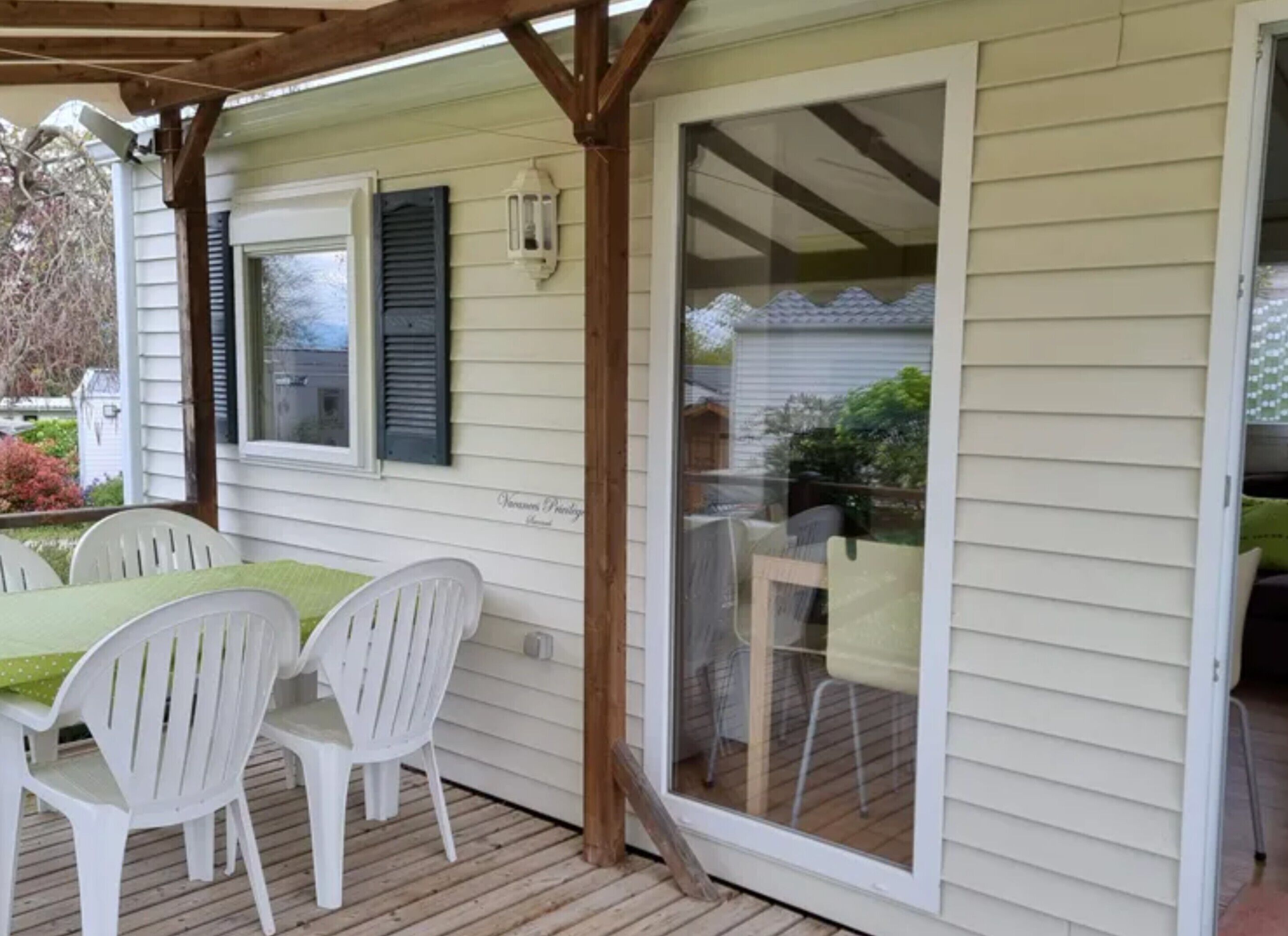 屋外ダイニングエリア