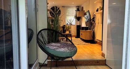 Enjoyable 1-bedroom Cozy Cottage in Coventry