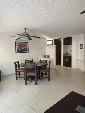 Dining - Cozy Apartment in Cancun, Hotel Zone! (Cancún)