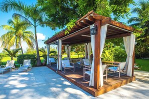 Outdoor dining - Cozy Apartment in Cancun, Hotel Zone! (Cancún)