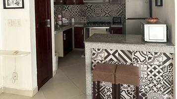 Fridge, microwave, oven, coffee/tea maker