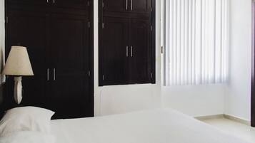 2 bedrooms, iron/ironing board, WiFi