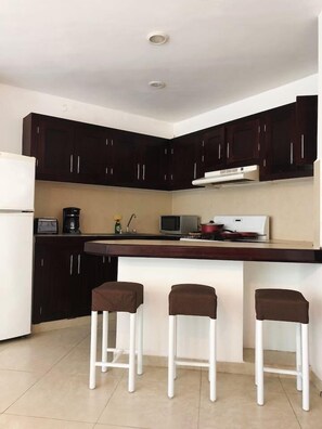 Fridge, microwave, oven, stovetop