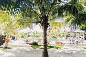 Pool - Relaxing 2 bedroom apartment in Cancun. (Cancún)