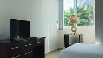 2 bedrooms, iron/ironing board, WiFi