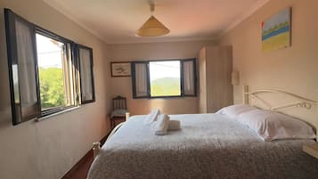 3 bedrooms, WiFi, bed sheets