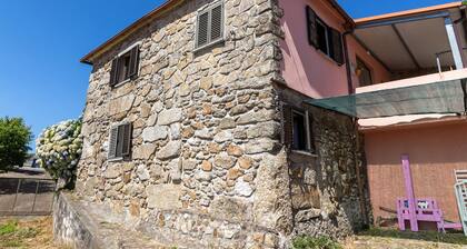 Holiday Home '1' with Mountain View, Shared Garden and Wi-Fi