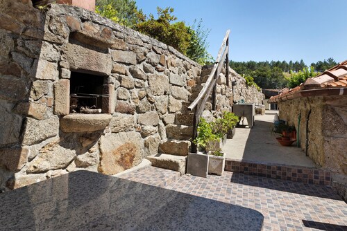 Studio 'Casa 2' with Mountain View, Shared Garden and Wi-Fi