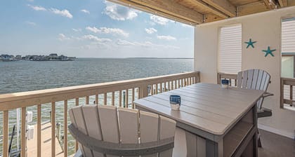 Bayfront Condo with Stunning Sunset Views