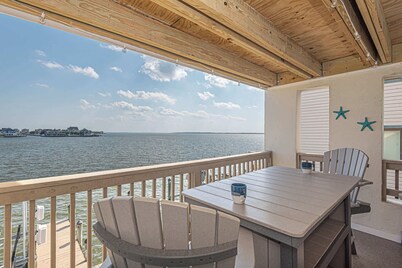 Bayfront Condo with Stunning Sunset Views